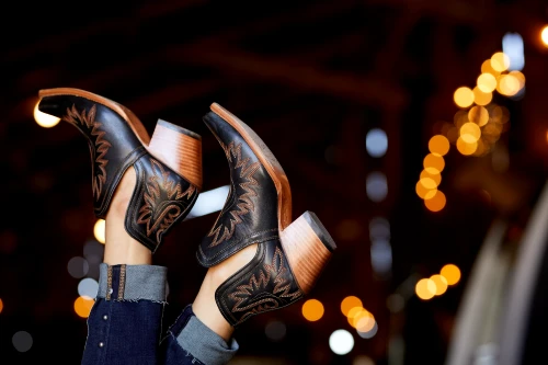 Ariat Women's Dixon Black Western Bootie - Image 2